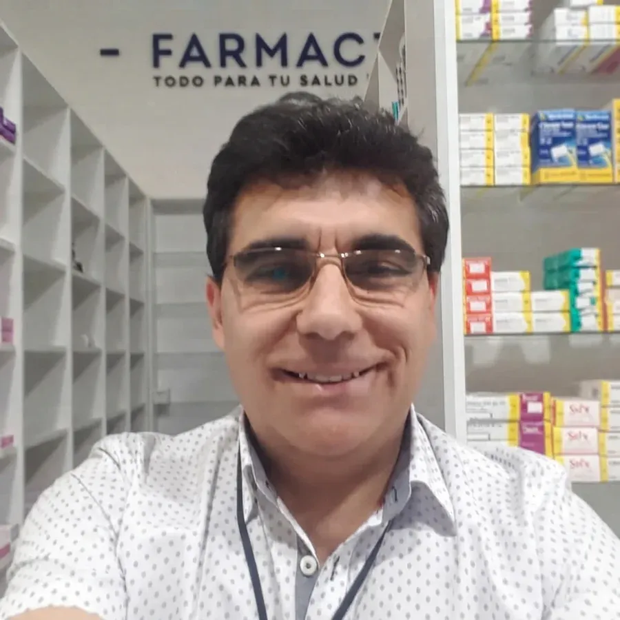 Roberto Yavar en su oficina de Archilife en Viña del Mar